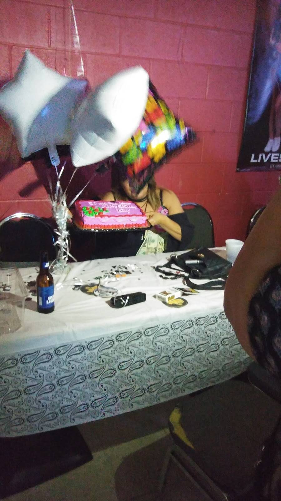 Tee Time Sports Bar | restaurant | 1805 Roosevelt Ave, San Antonio, TX 78210, USA | 2105342581 OR +1 210-534-2581