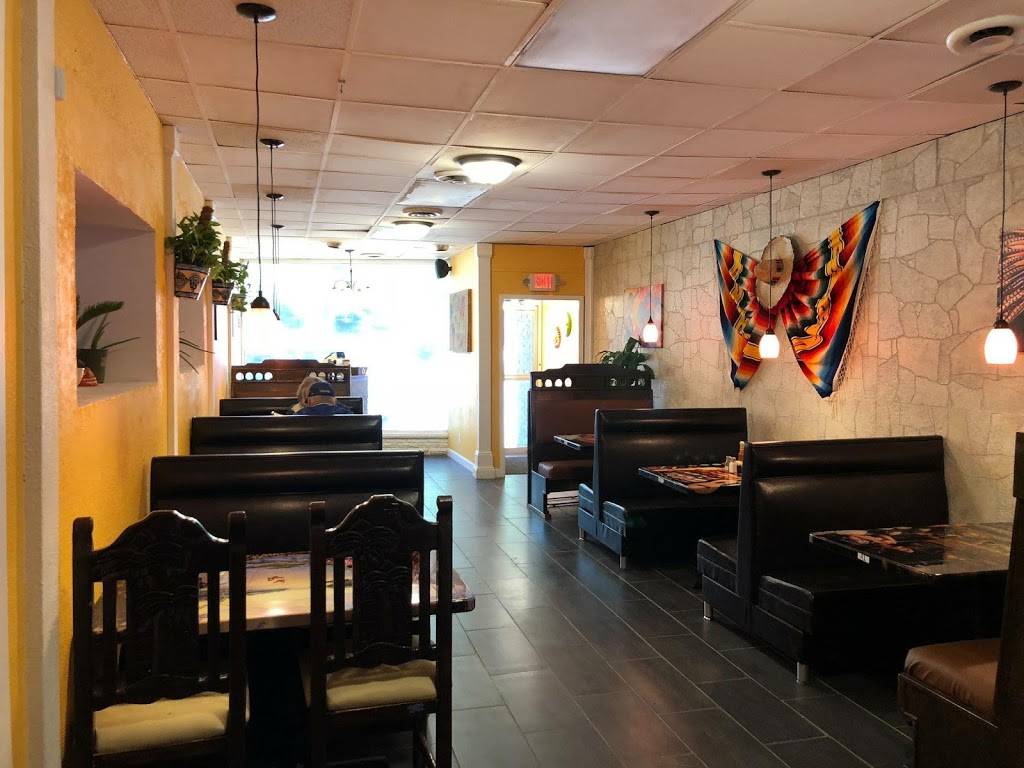 La Fiesta Auburn | restaurant | 106 N 5th St, Auburn, IL 62615, USA | 2179152200 OR +1 217-915-2200