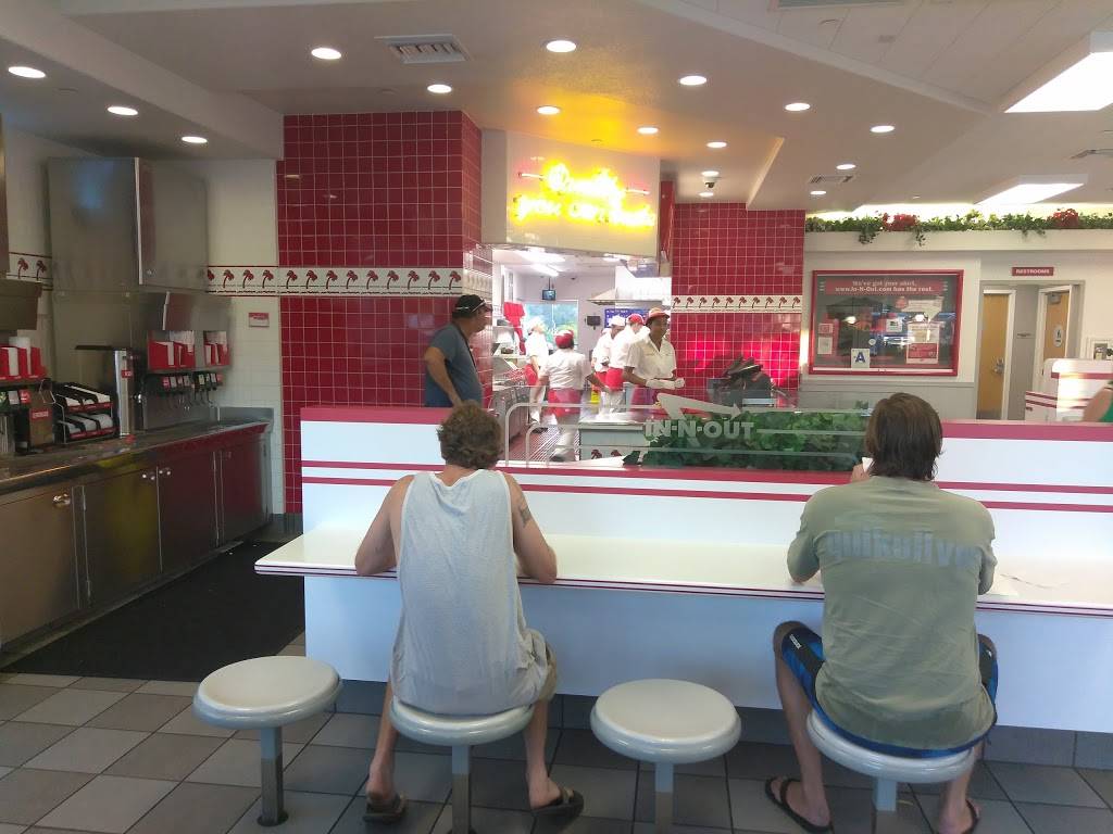 In-N-Out Burger | restaurant | 130 Calle Magdalena, Encinitas, CA 92024, USA | 8007861000 OR +1 800-786-1000