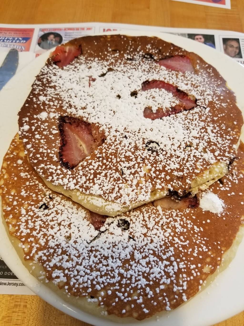 Country Pancake House | restaurant | 140 E Ridgewood Ave, Ridgewood, NJ 07450, USA | 2014448395 OR +1 201-444-8395