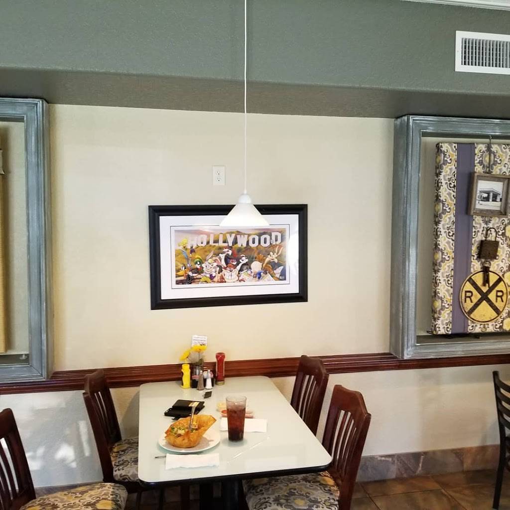 Main St Diner | restaurant | 505 W Main St, Tavares, FL 32778, USA | 3522534663 OR +1 352-253-4663