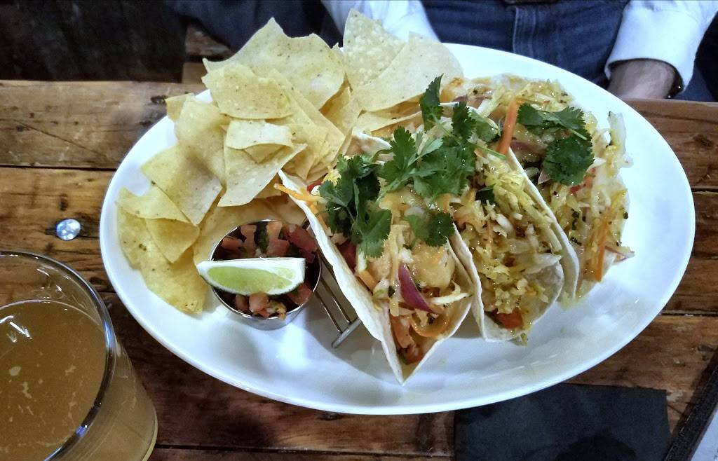 Leesburg Public House | restaurant | 962 Edwards Ferry Rd NE, Leesburg, VA 20176, USA | 7037776333 OR +1 703-777-6333