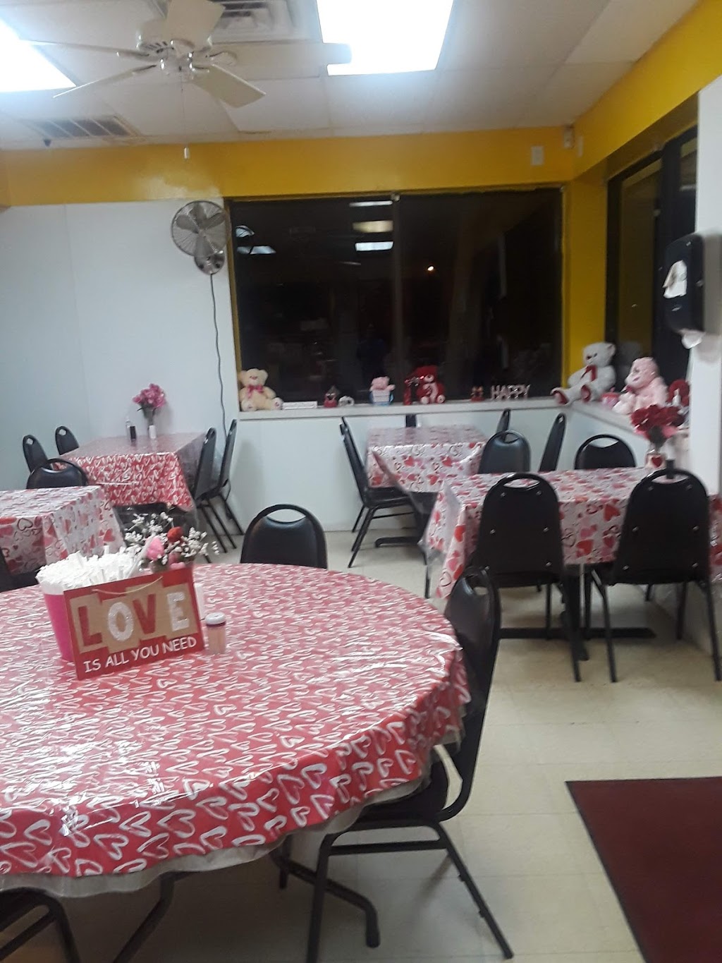 La Popular Bakery Burrito Stop | bakery | 3001 S Treadaway Blvd, Abilene, TX 79602, USA | 3256952670 OR +1 325-695-2670