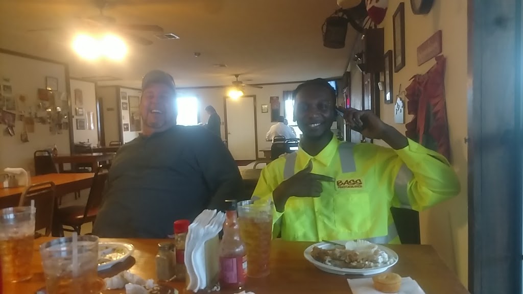 R & B Barbecue | restaurant | 6843 AL-22, Selma, AL 36701, USA | 3348753671 OR +1 334-875-3671