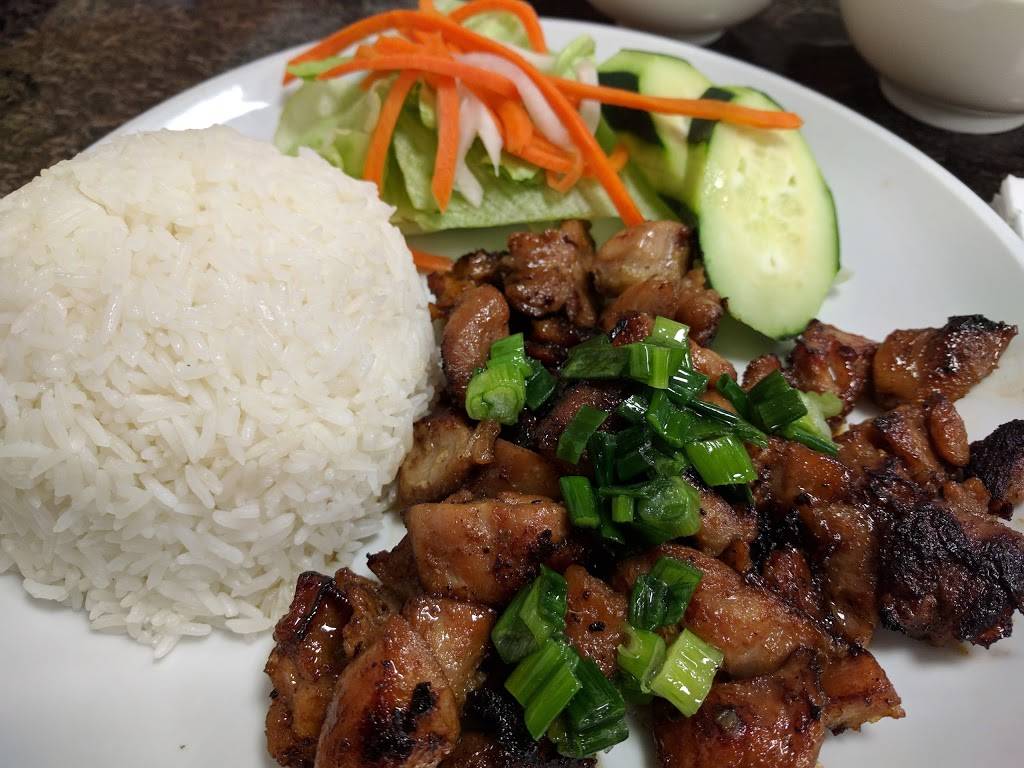 Pho Lee Hoa Phat III | restaurant | 102 Springstowne Center, Vallejo, CA 94591, USA | 7076490888 OR +1 707-649-0888