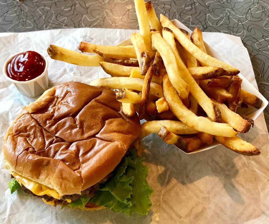 Barnetts Dairyette | restaurant | 111 W Tulsa St, Siloam Springs, AR 72761, USA | 4795243211 OR +1 479-524-3211