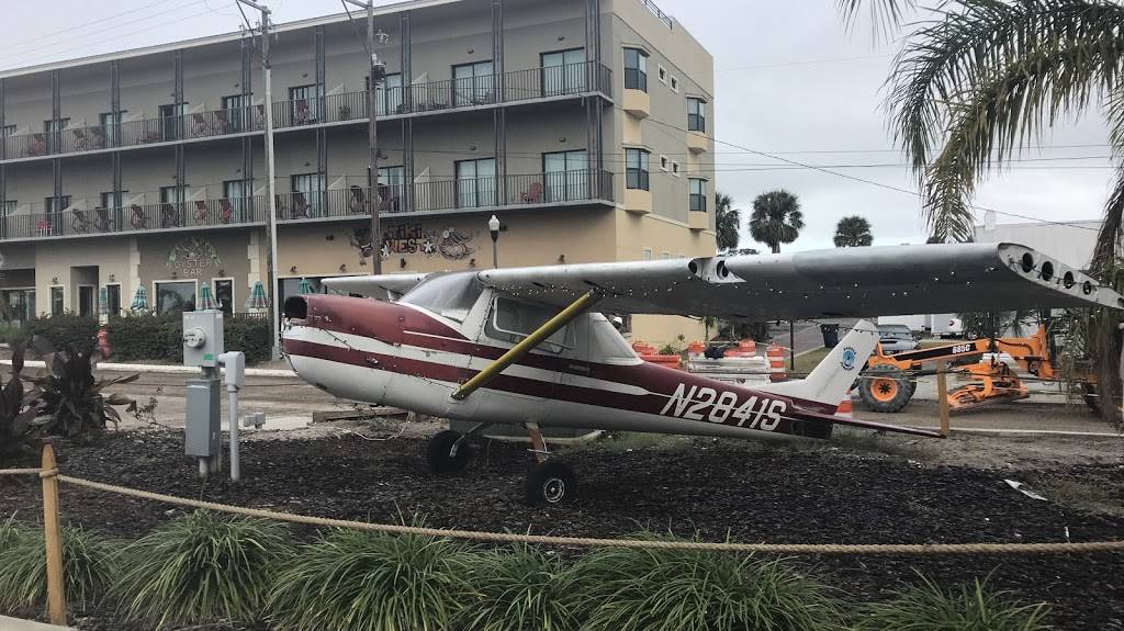 Puddle Jumpers | restaurant | 111 W Ruby St, Tavares, FL 32778, USA | 3525085862 OR +1 352-508-5862