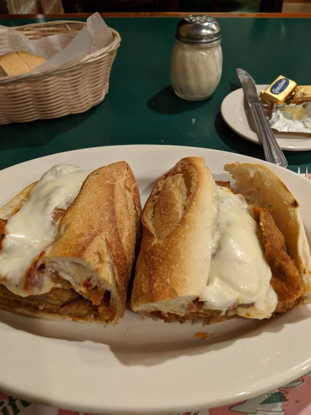 Vittorios Pizza | restaurant | 21 Cedar Swamp Rd, Glen Cove, NY 11542, USA | 5167597510 OR +1 516-759-7510