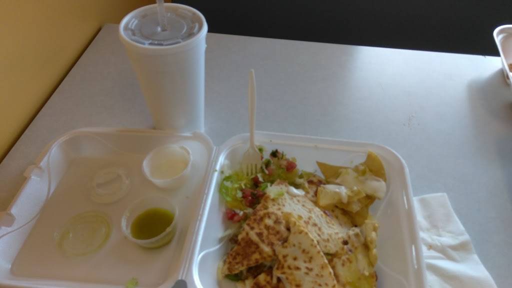 Champion Burritos To Go | restaurant | 7416 NW River Park Dr, Parkville, MO 64152, USA | 8167091041 OR +1 816-709-1041