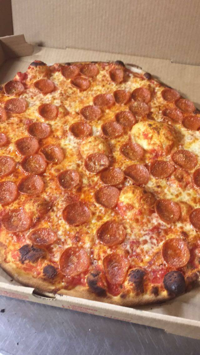 Castello Pizza | restaurant | 994 W Main St, Meriden, CT 06451, USA | 2034402100 OR +1 203-440-2100