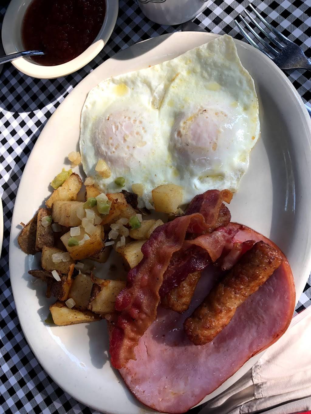 Union Station Diner | restaurant | 512 E San Antonio St, New Braunfels, TX 78130, USA | 8306271727 OR +1 830-627-1727