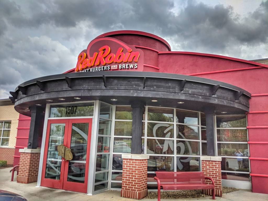 Red Robin Gourmet Burgers and Brews | restaurant | 1507 Highwoods Blvd, Greensboro, NC 27410, USA | 3362926848 OR +1 336-292-6848