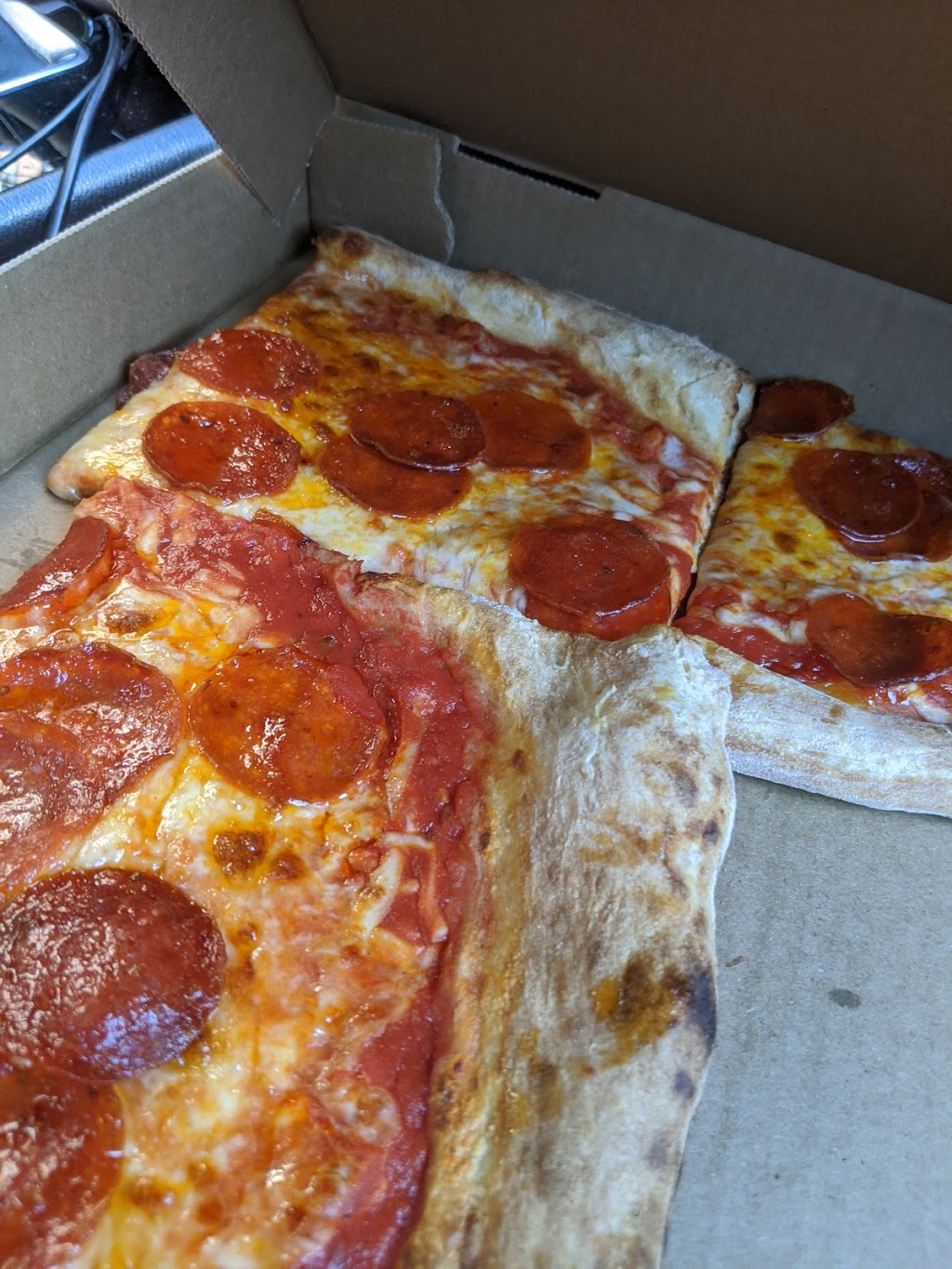 Rinas Pizzeria & Cafe | restaurant | 371 Hanover St, Boston, MA 02113, USA | 6174565700 OR +1 617-456-5700