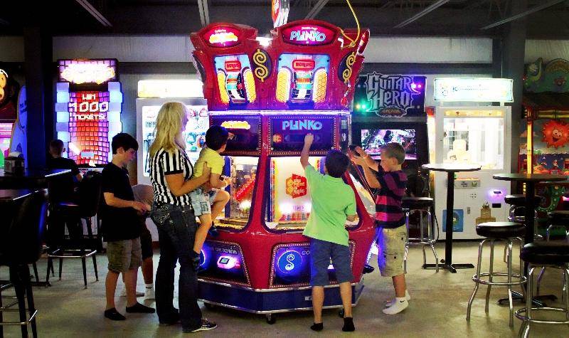 Triple Crown Family Fun Center | restaurant | 1 Nancy Wilson Way, Chillicothe, OH 45601, USA | 7407737529 OR +1 740-773-7529