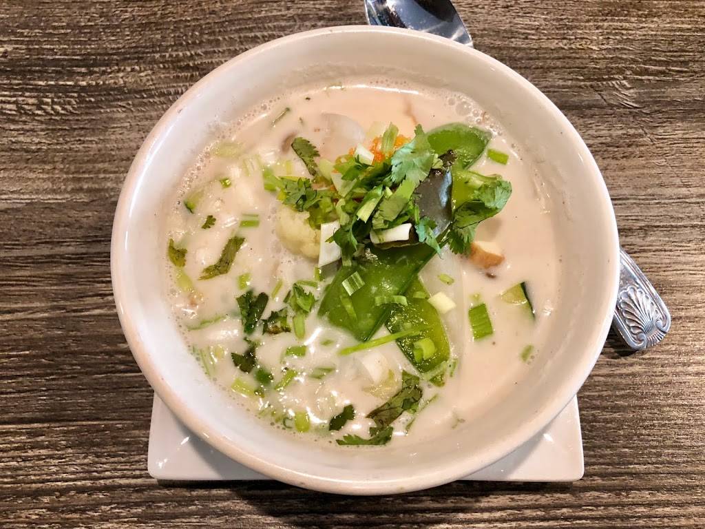 Naviyas Thai Brasserie | restaurant | 2812 W 43rd St, Minneapolis, MN 55410, USA | 6122765061 OR +1 612-276-5061