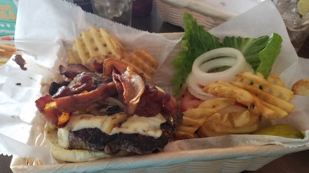 The Sports Dock | restaurant | W278 N2315 Prospect Ave, Pewaukee, WI 53072, USA | 2626959600 OR +1 262-695-9600