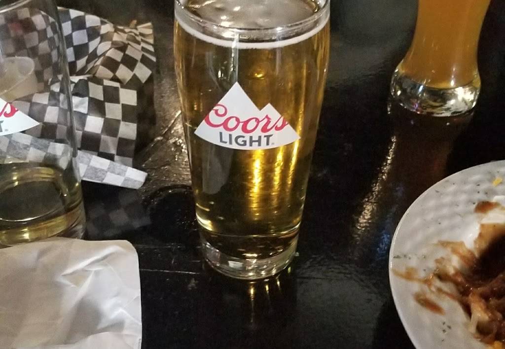 The Clubhouse Bar | restaurant | 13127 Tecumseh Rd E, Windsor, ON N8N 3T4, Canada | 5199568825 OR +1 519-956-8825