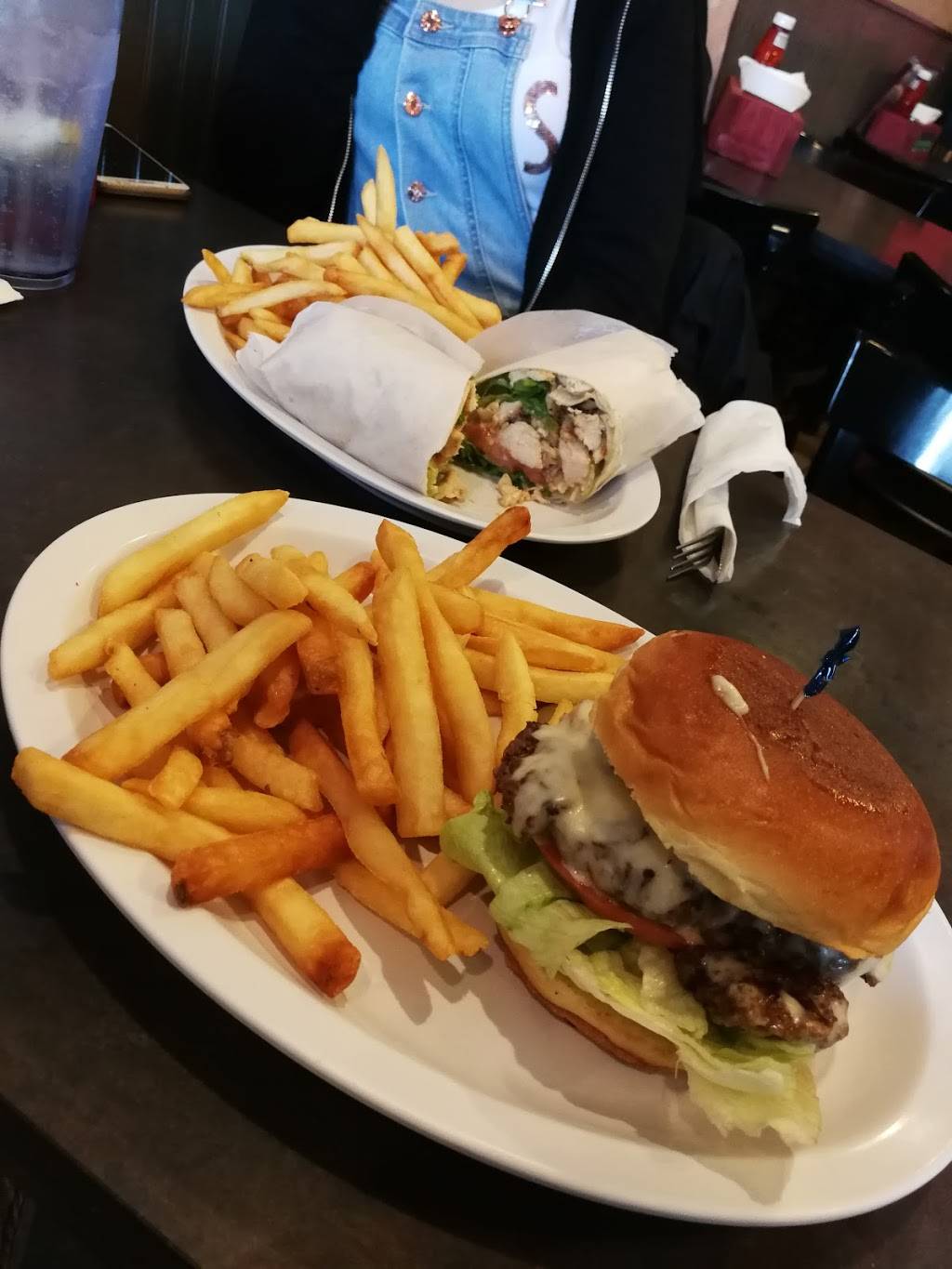 Petes Famous Pizza | restaurant | 2328 Fairmount Ave, Philadelphia, PA 19130, USA | 2157653040 OR +1 215-765-3040