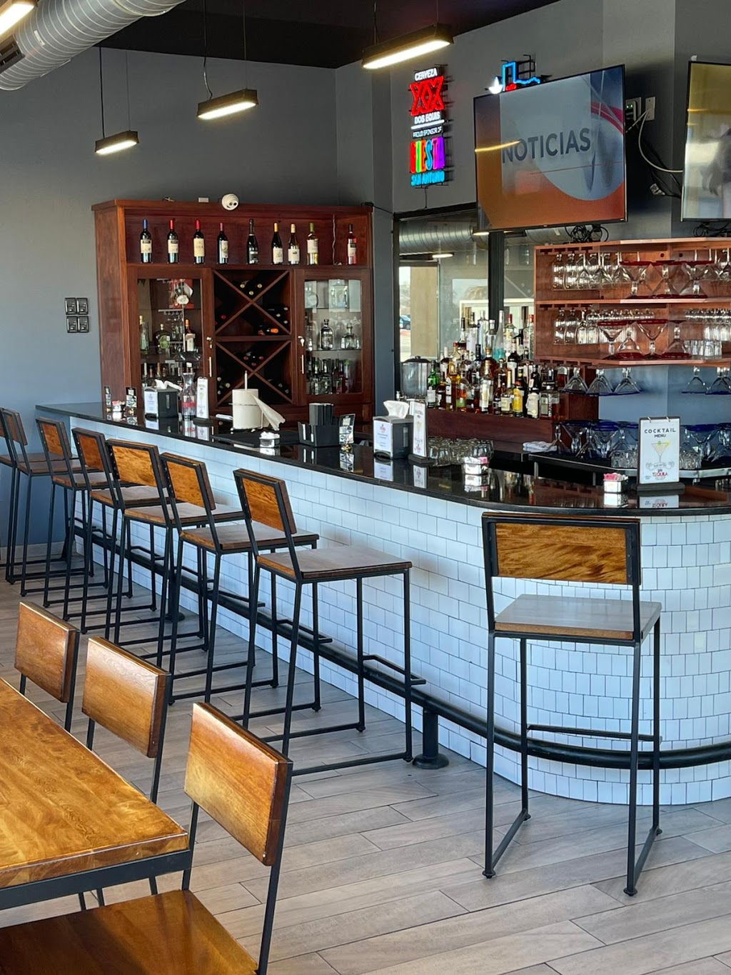 La Tequila Jalisco | restaurant | 90 Crossroads Blvd, Balcones Heights, TX 78201, USA | 2104449319 OR +1 210-444-9319