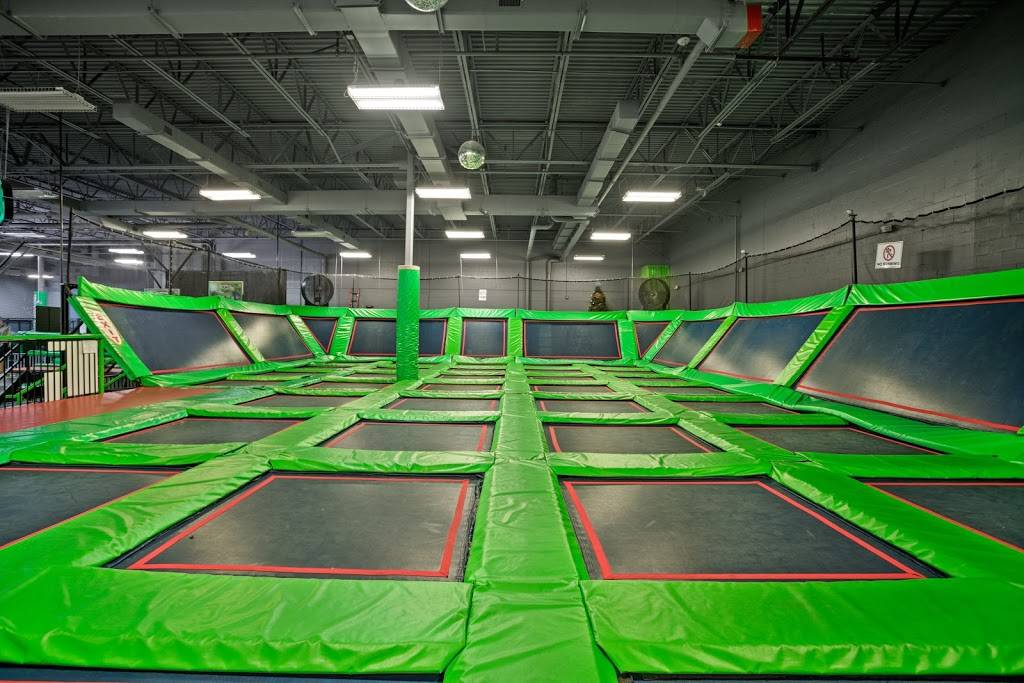 Bravoz Entertainment Center | restaurant | 14985 Old St Augustine Rd, Jacksonville, FL 32258, USA | 9043000070 OR +1 904-300-0070