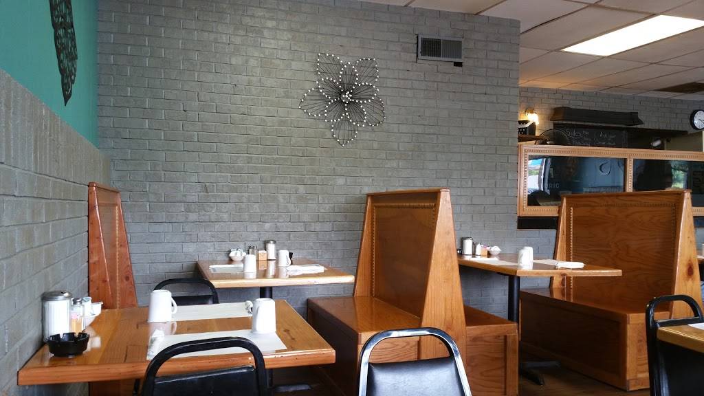 Granny Frannys | restaurant | 3191 Flucom Rd, De Soto, MO 63020, USA | 6365864100 OR +1 636-586-4100