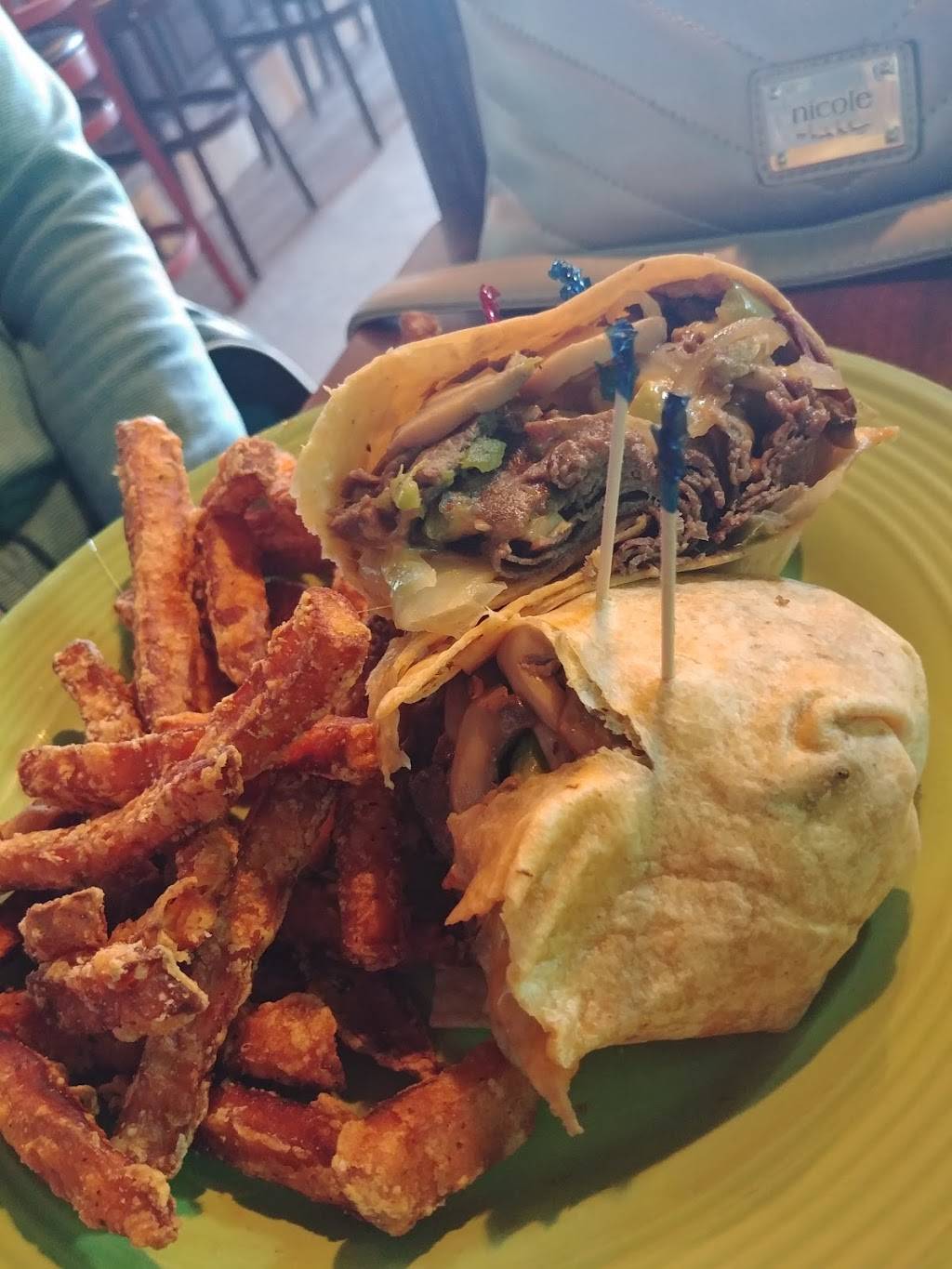 McGeorges Pub | restaurant | 415 George St, De Pere, WI 54115, USA | 9206767677 OR +1 920-676-7677