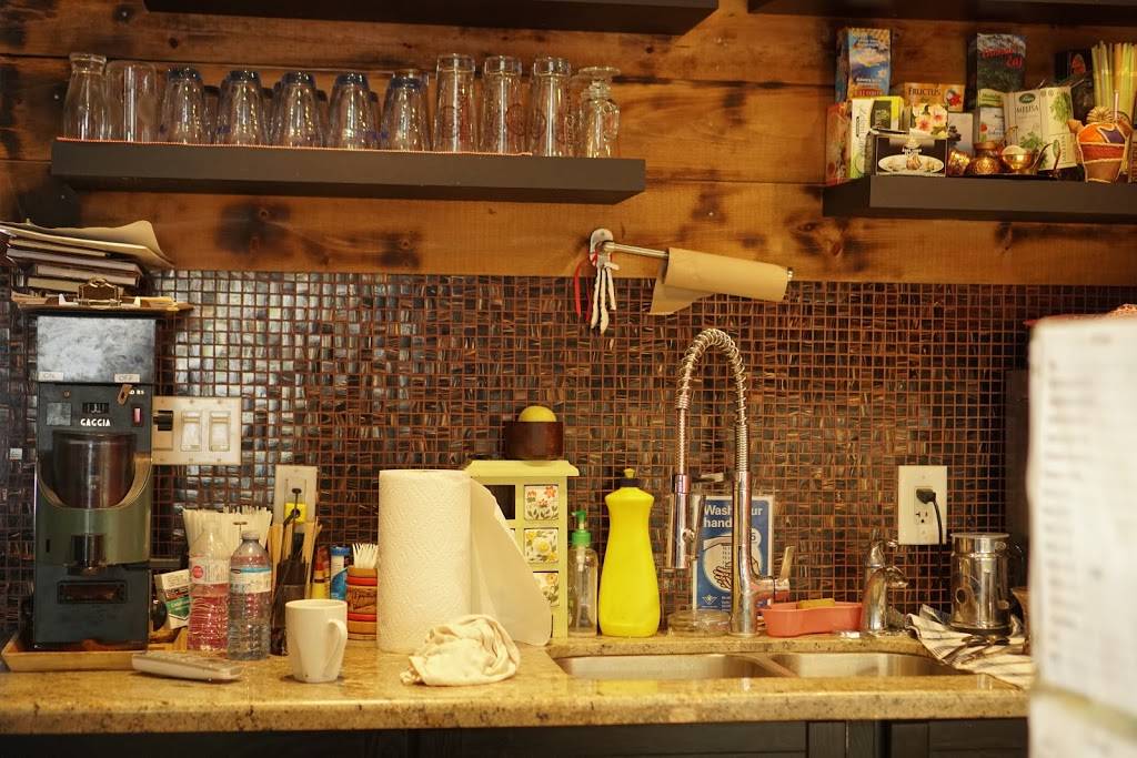 Jasnas European Meat & Deli | restaurant | 46 Courtland Ave E, Kitchener, ON N2G 3H5, Canada | 5195762736 OR +1 519-576-2736