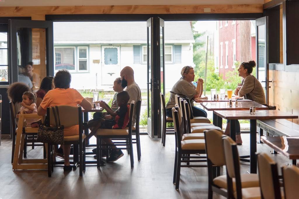 Square Mile Public House | restaurant | 1632, 14 W Main St, Mountville, PA 17554, USA | 7172852555 OR +1 717-285-2555