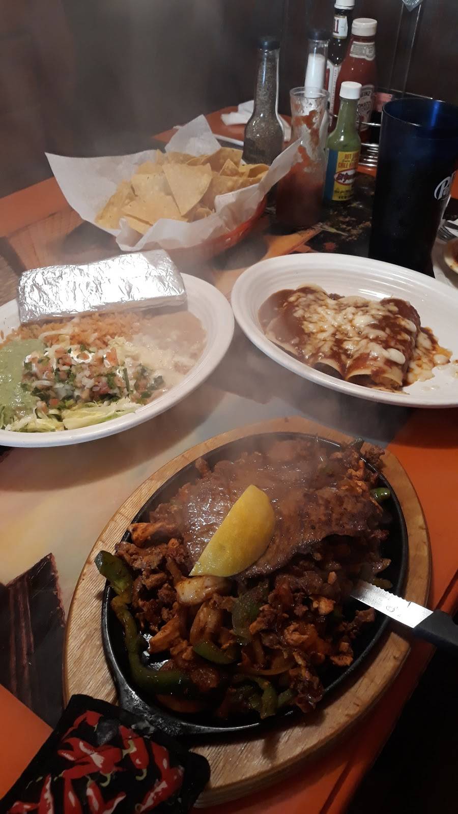 Los Tres Caminos | restaurant | 212 E North Ave, Flora, IL 62839, USA | 6186623416 OR +1 618-662-3416