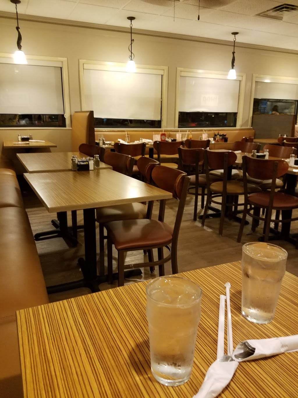 IHOP | restaurant | 2818 W Diversey Ave, Chicago, IL 60647, USA | 7733428901 OR +1 773-342-8901