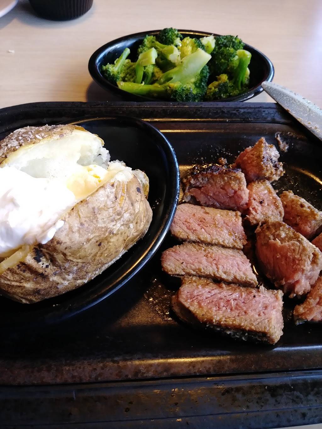 Branns Steakhouse and Grille | restaurant | 700 M L King Dr, Portage, MI 49024, USA | 2693218852 OR +1 269-321-8852