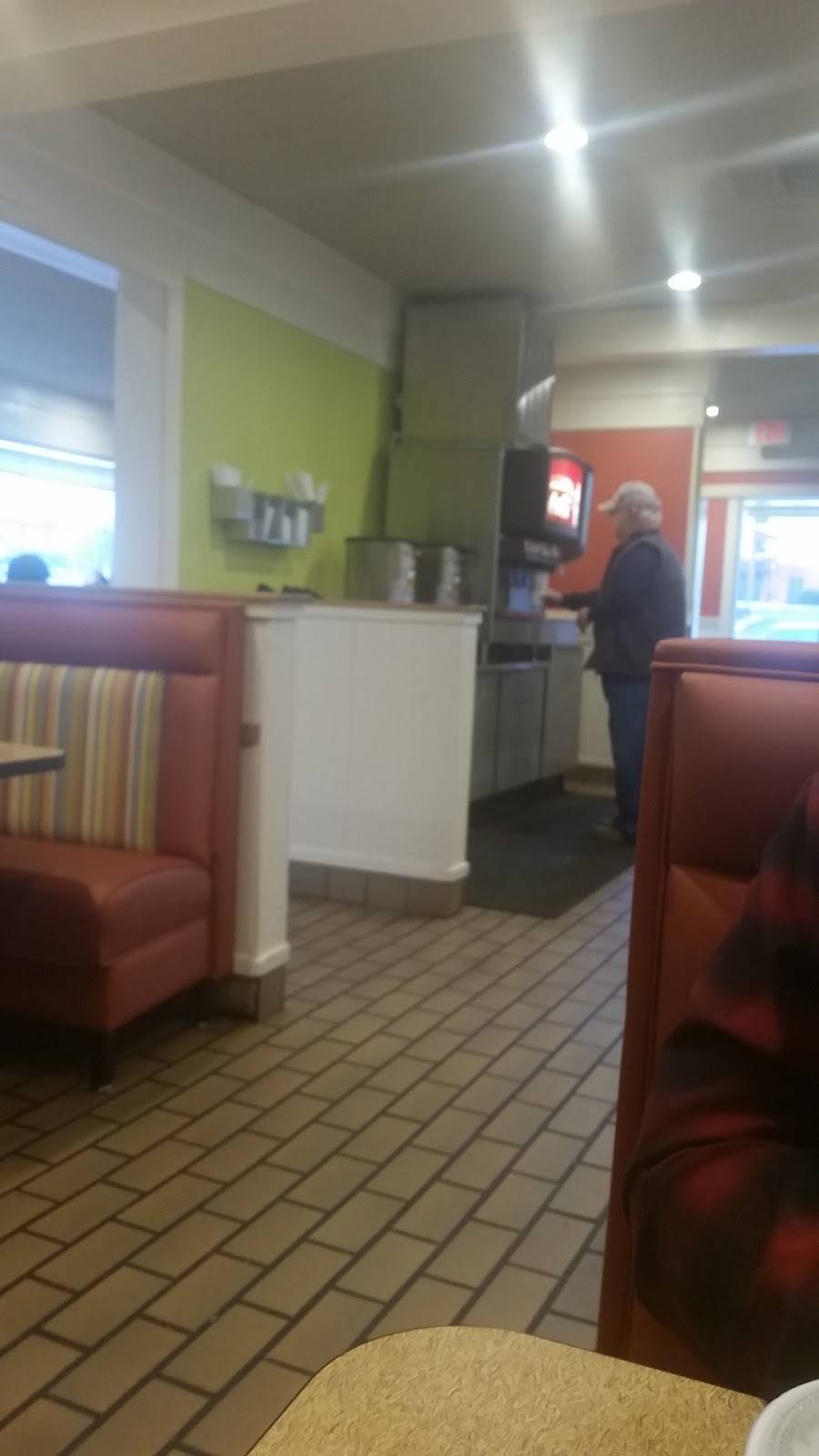 Captain Ds | restaurant | 1917 N Jackson St, Tullahoma, TN 37388, USA | 9314551104 OR +1 931-455-1104