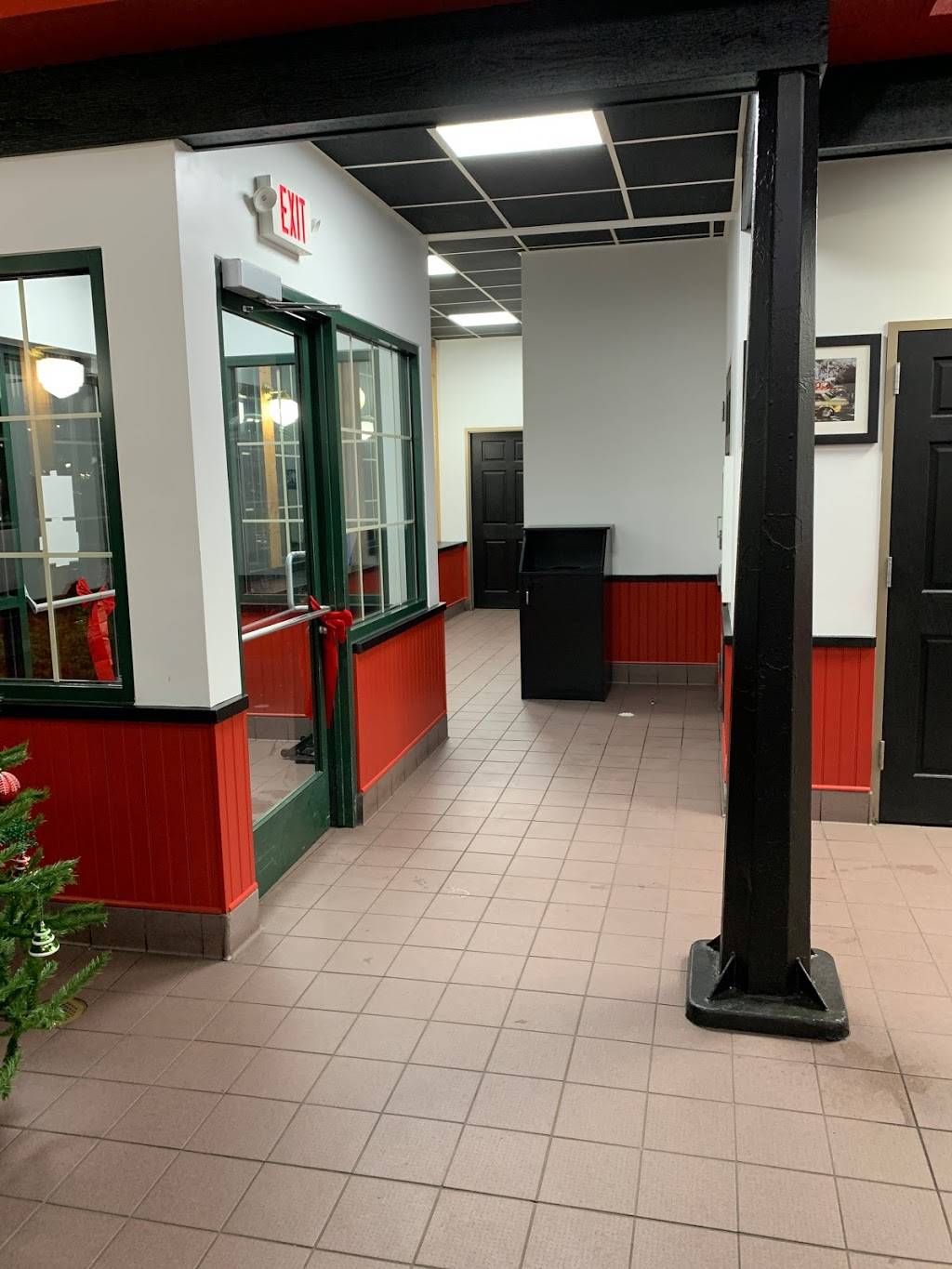 Doll n Burgers - Jackson | restaurant | 323 S Cooper St, Jackson, MI 49201, USA | 5173154939 OR +1 517-315-4939