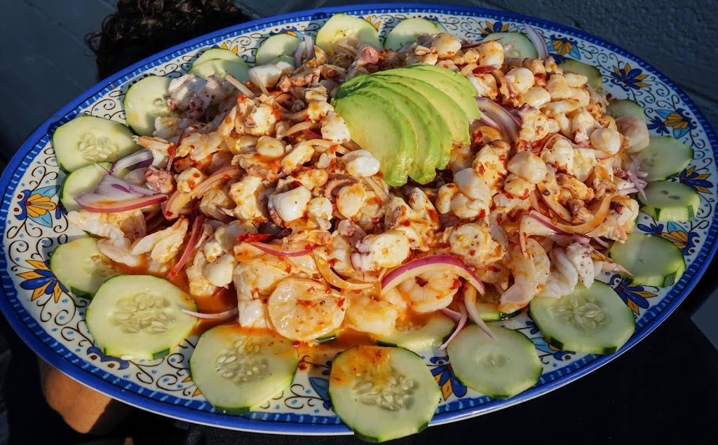 Black Agave Lounge Tequila Ortiz / Mariscos KC | restaurant | 806 W Old 56 Hwy, Olathe, KS 66061, USA | 9137800095 OR +1 913-780-0095