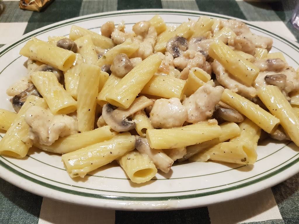 Di Ciccos | restaurant | 40282 CA-41, Oakhurst, CA 93644, USA | 5596415588 OR +1 559-641-5588