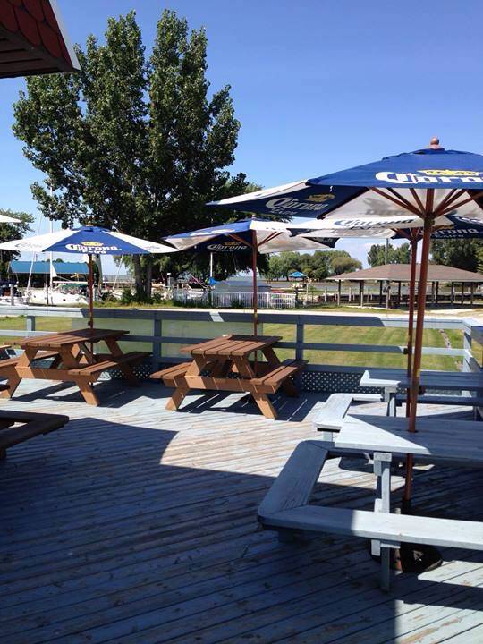 Moyers At The Thames Marina & Restaurant | restaurant | 19150 Harbour Dr RR5, Tilbury, ON N0P 2L0, Canada | 5196829389 OR +1 519-682-9389