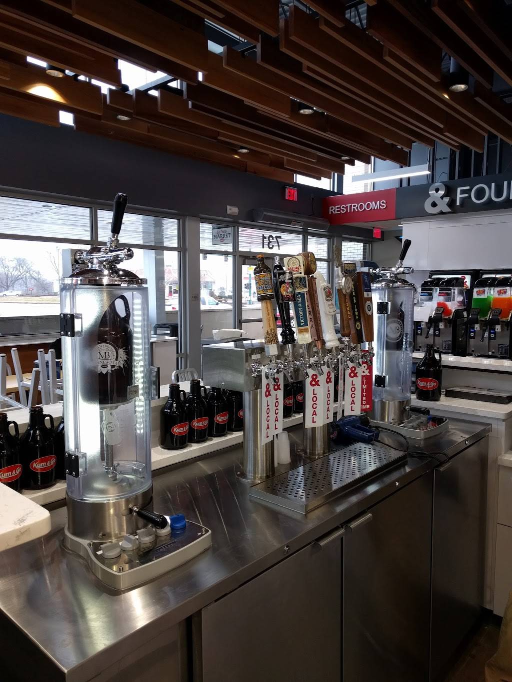 Kum & Go | meal takeaway | 731 S Riverside Dr, Iowa City, IA 52246, USA | 3193582415 OR +1 319-358-2415