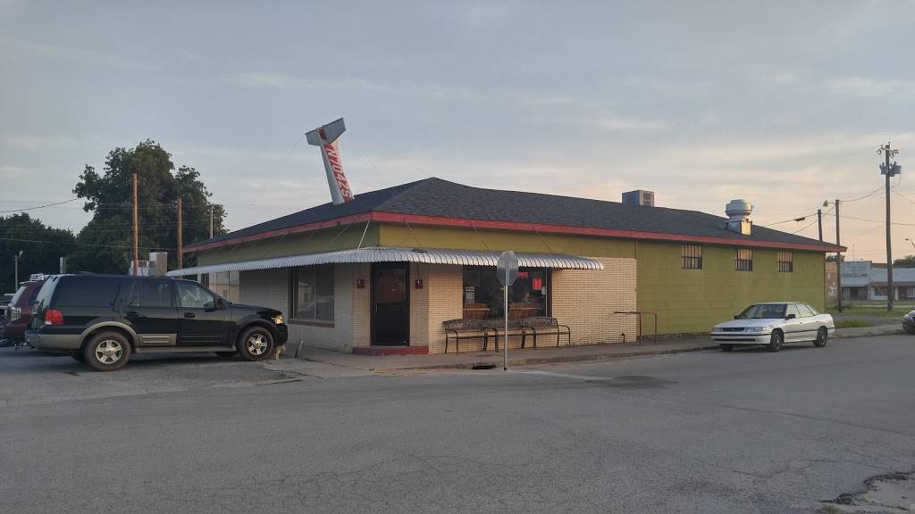 Bakers Pizza | restaurant | 501 Ash St, Maysville, OK 73057, USA | 4058674992 OR +1 405-867-4992