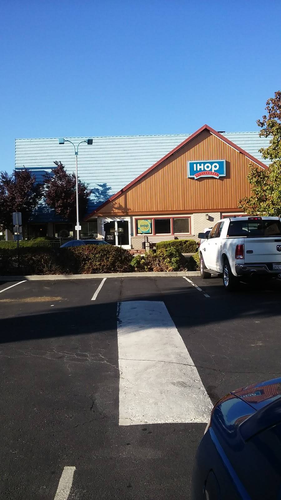 IHOP | restaurant | 2495 Hilltop Dr, Redding, CA 96002, USA | 5302215130 OR +1 530-221-5130