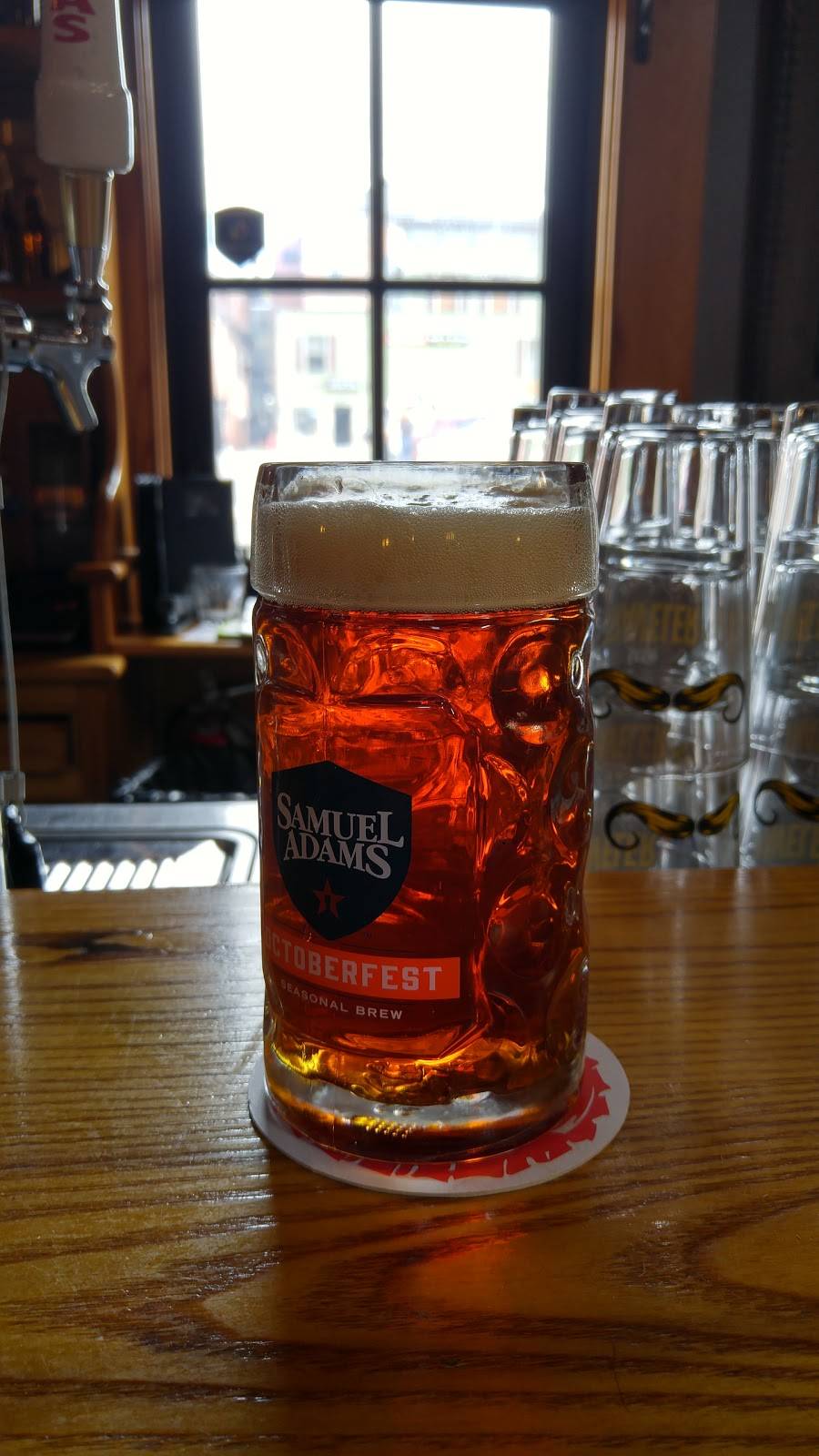 Lisa’s Crown & Hammer Restaurant & Pub | restaurant | 3 Depot Street, Collinsville, CT 06019, USA | 8606939199 OR +1 860-693-9199