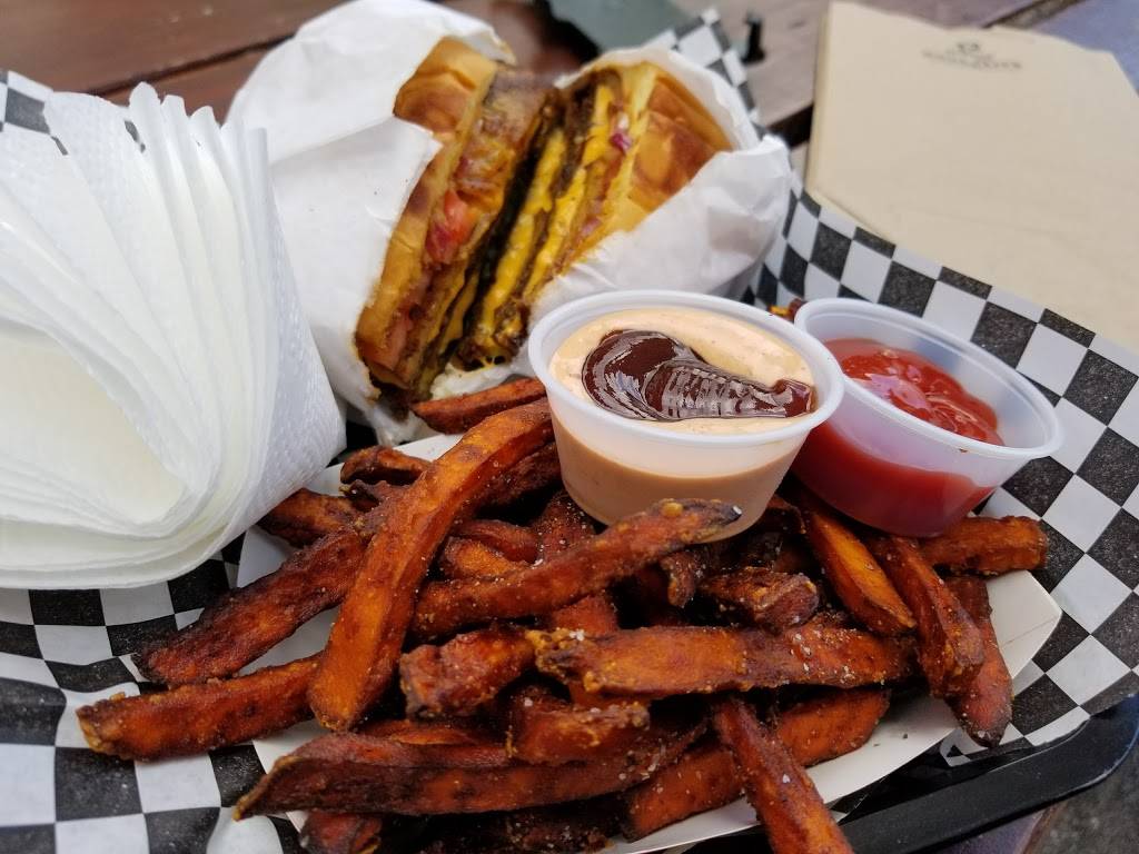 Arlos | restaurant | 900 Red River, Austin, TX 78702, USA | 5128401600 OR +1 512-840-1600