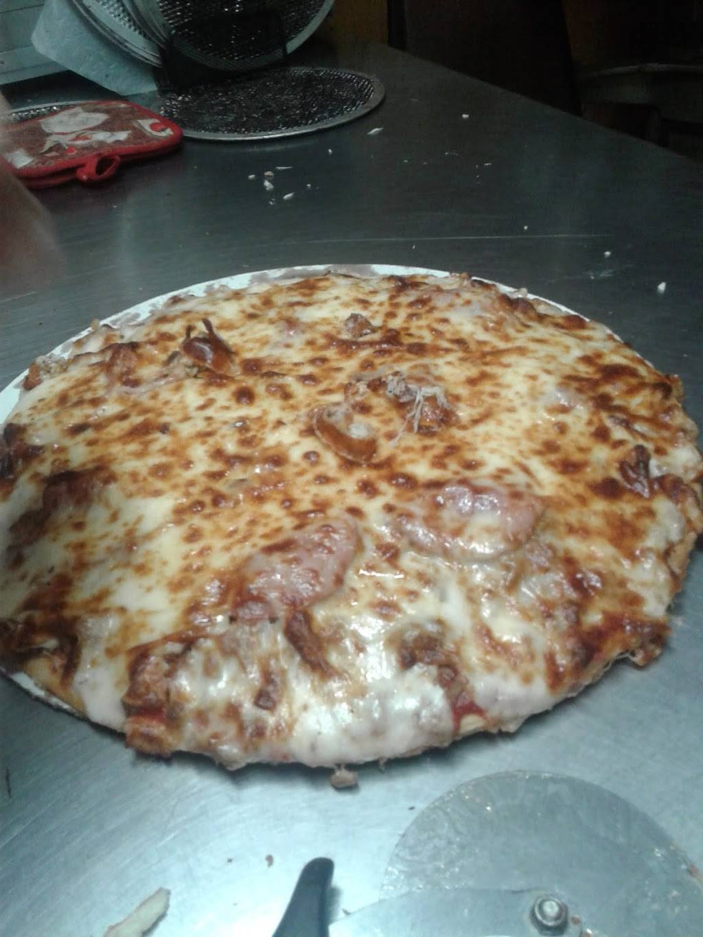 Chets Pizza | restaurant | 21810 E Main St, Huntingdon, TN 38344, USA | 7319869705 OR +1 731-986-9705