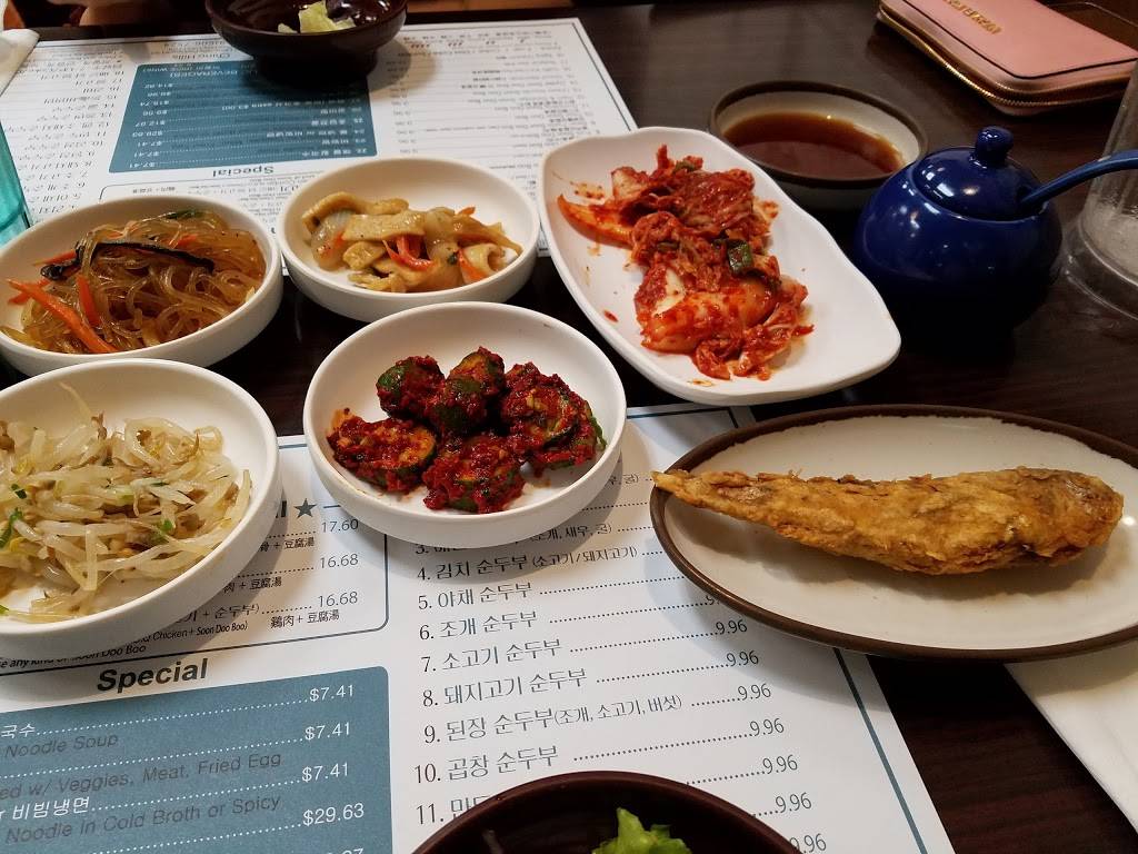 Royal Thai Restaurant | restaurant | 4200 Chino Hills Pkwy #120, Chino Hills, CA 91709, USA | 9093932640 OR +1 909-393-2640