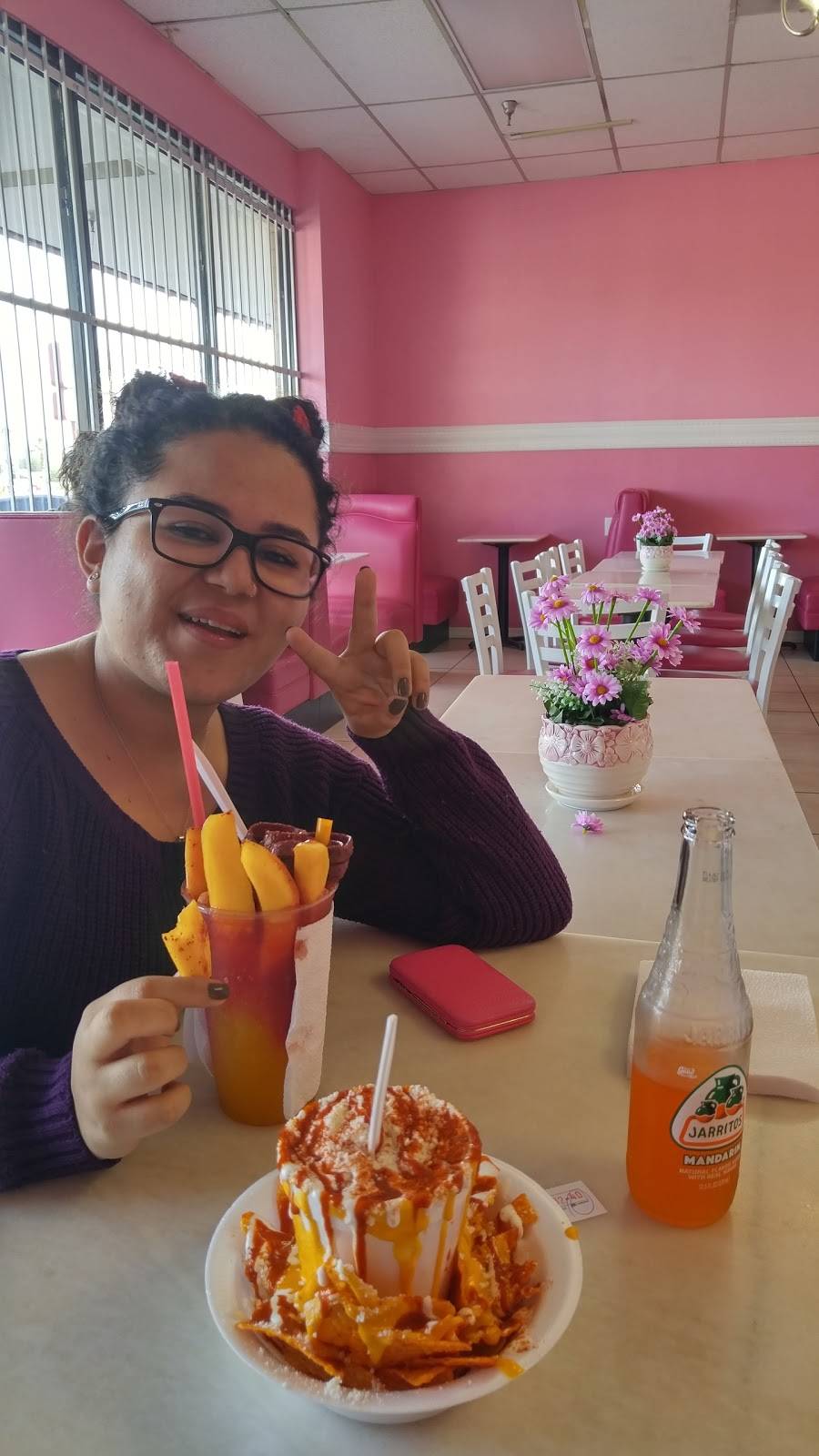 La Carreta De Lily | restaurant | 2902 W Van Buren St, Phoenix, AZ 85009, USA | 6024422050 OR +1 602-442-2050