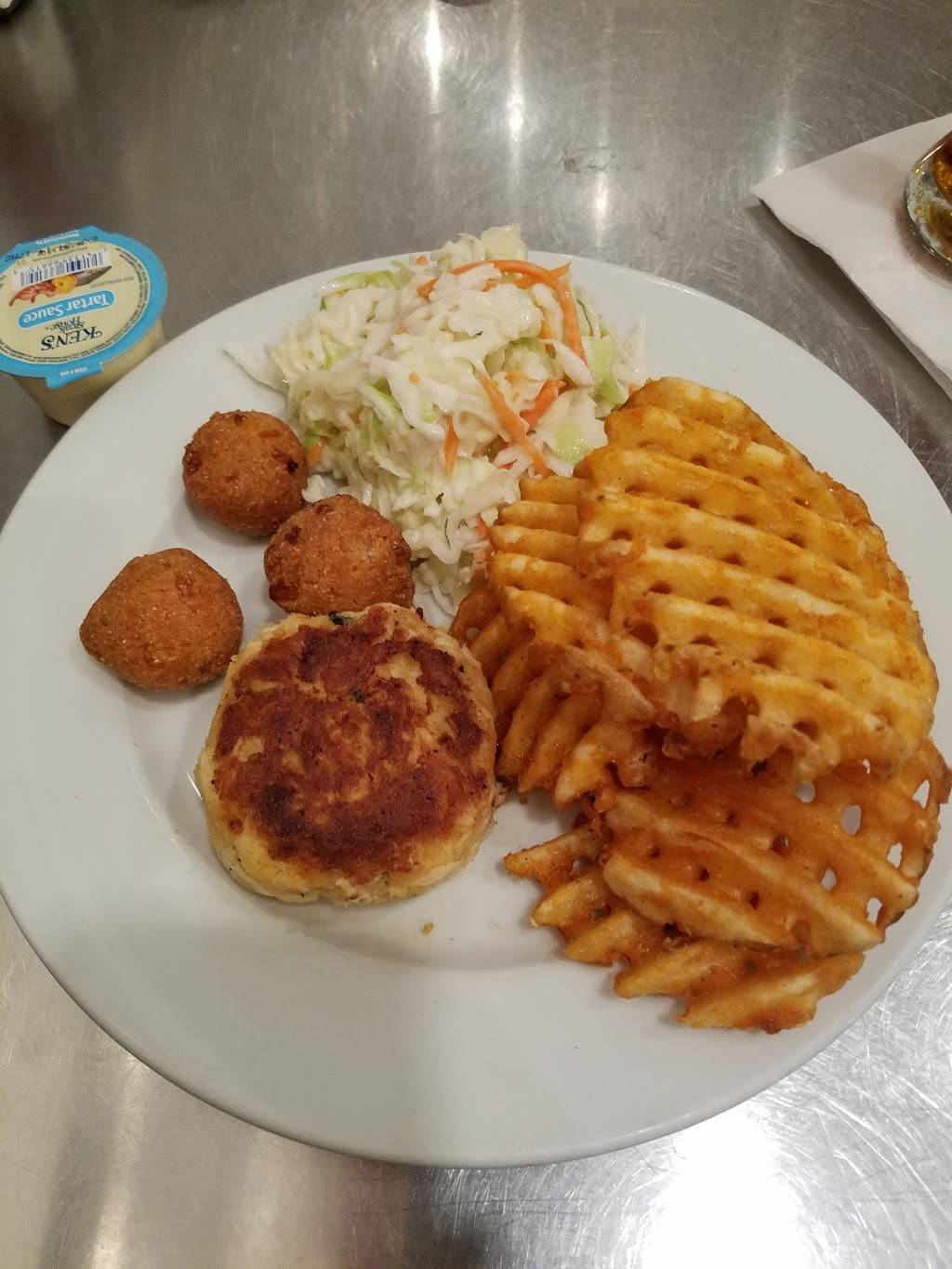 Phillips Seafood | restaurant | Baltimore/Washington International Thurgood Marshall Airport (BWI), Gate 12 Concourse D, Baltimore, MD 21240, USA | 4108507500 OR +1 410-850-7500