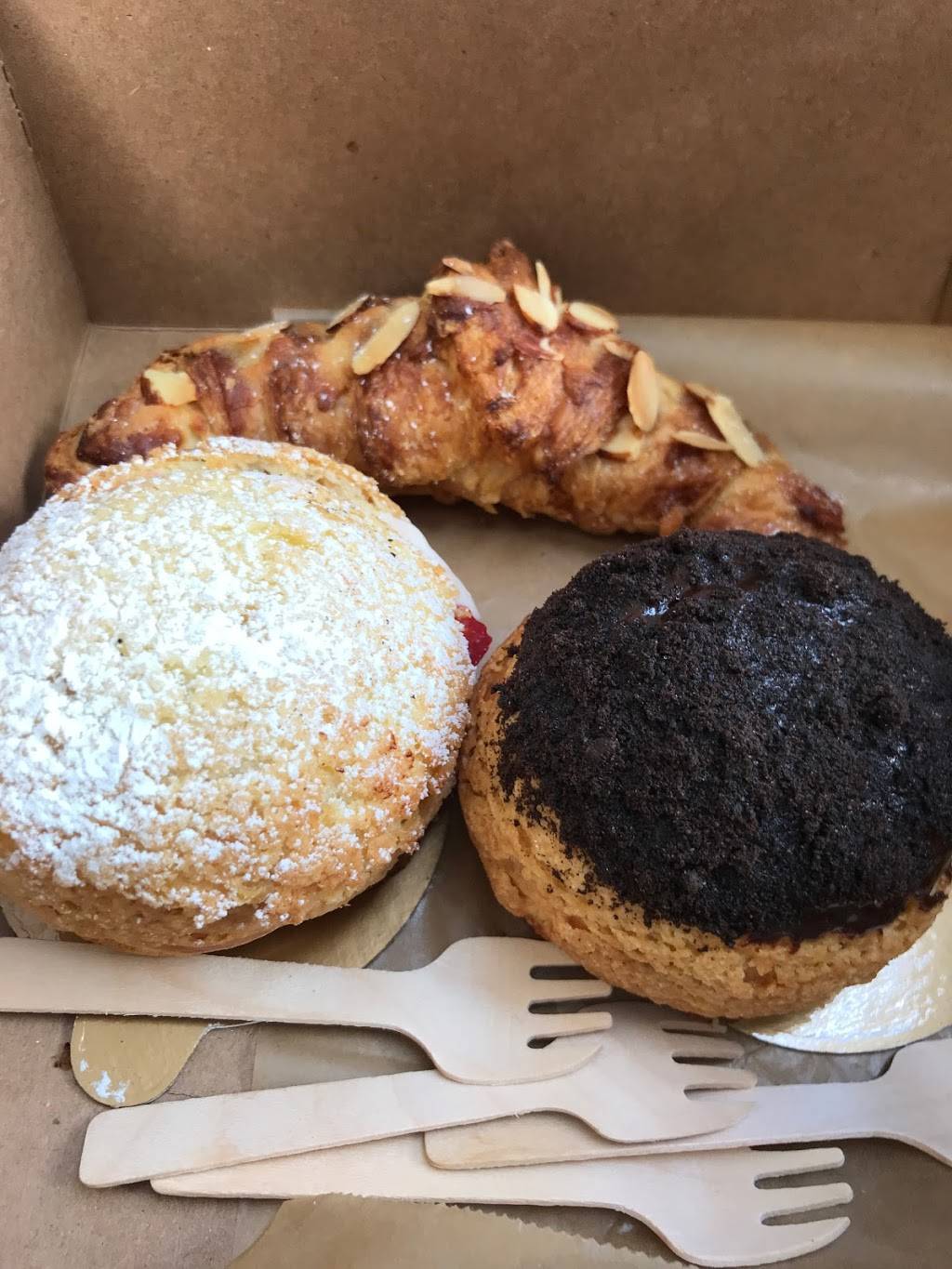 Light On The Sugar Bakery Café | bakery | 4270 Aloma Ave Suite 112, Winter Park, FL 32792, USA | 4079160215 OR +1 407-916-0215