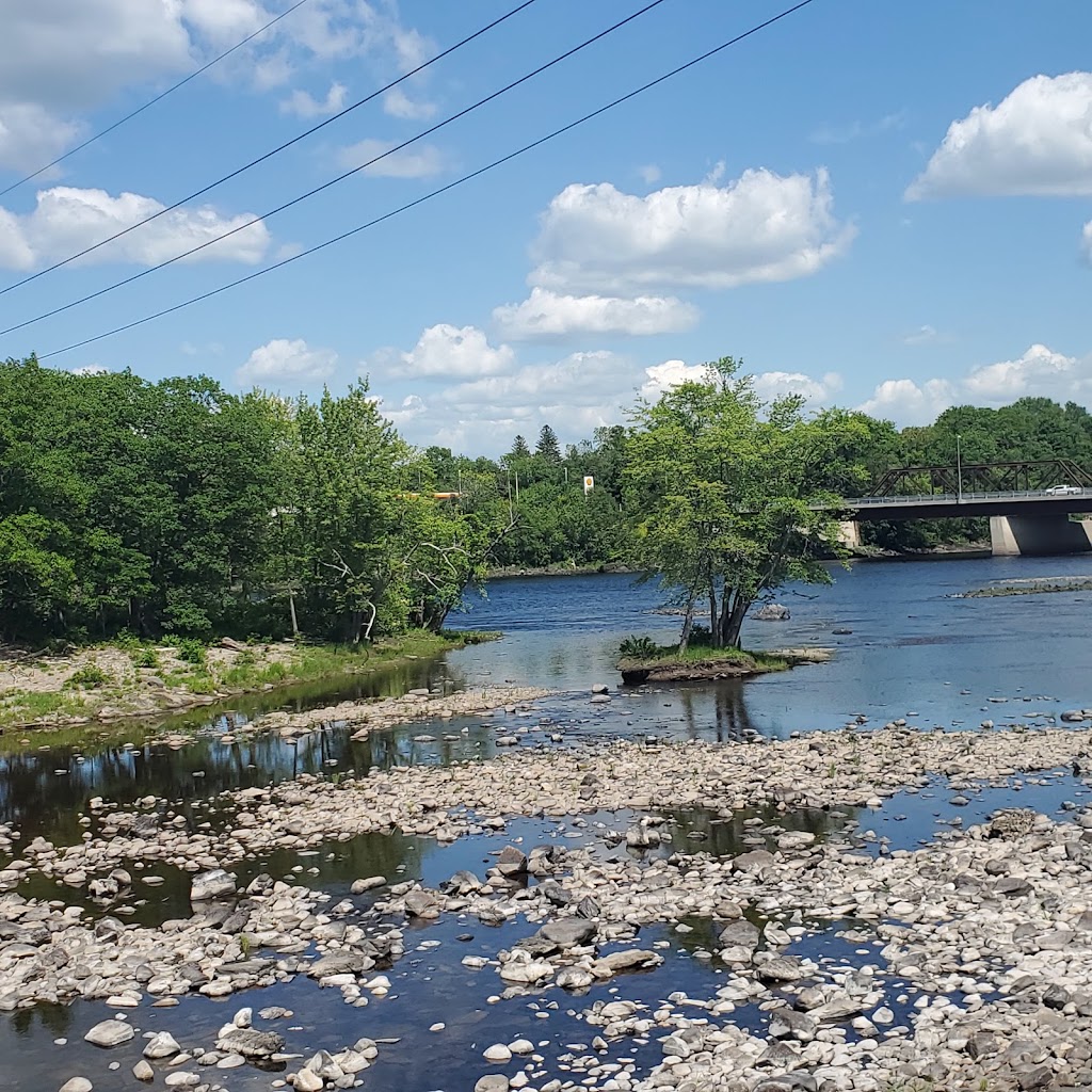 Peppers Landing | restaurant | 170 Main St, Old Town, ME 04468, USA | 2078170280 OR +1 207-817-0280