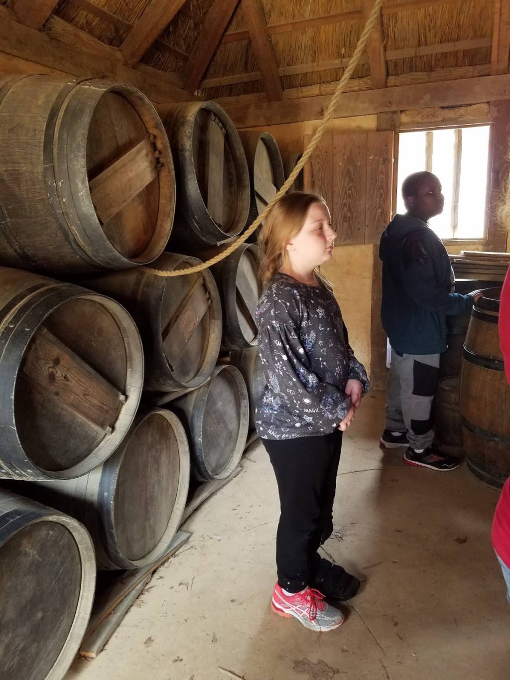 Pizza Hut | meal takeaway | 2724 W Mercury Blvd, Hampton, VA 23666, USA | 7578253000 OR +1 757-825-3000