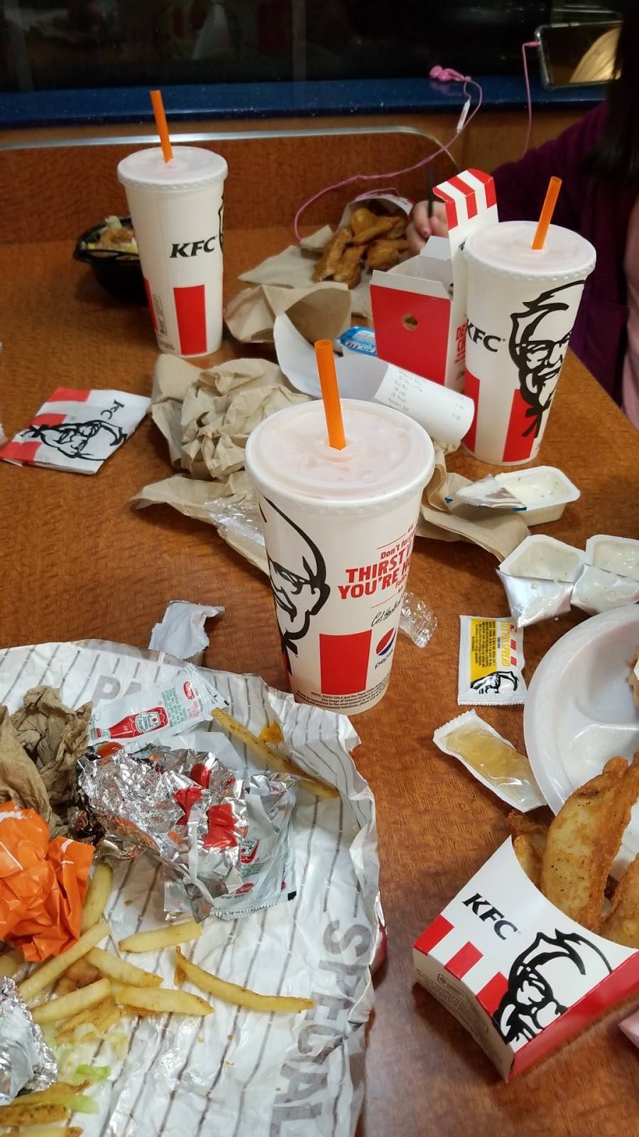 KFC | restaurant | 1308 Molalla Ave, Oregon City, OR 97045, USA | 5036579923 OR +1 503-657-9923