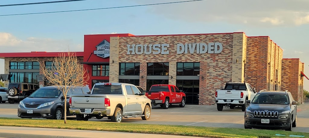 House Divided Restaurant & Sports Grill | restaurant | 7609 Hillside Rd, Amarillo, TX 79119, USA | 8063504377 OR +1 806-350-4377